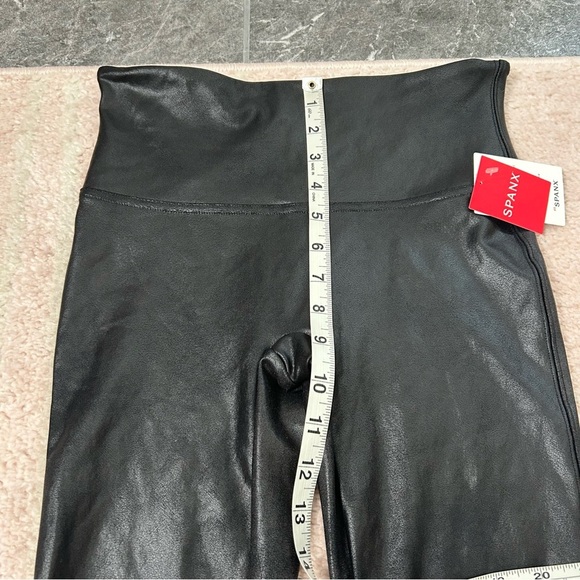 NWT SPANX Sleek Black Faux Leather Look Leggings Size Medium - Picture 8 of 9